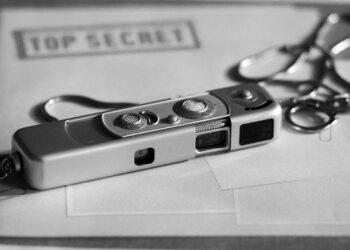 A Tale of Two Suitors: Why Gimli’s Request for a Single Hair is the Secret Heart of The Lord of the Rings