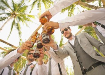 The Allure of the Unavailable: A Psychological and Therapeutic Guide to Understanding Attraction to Married Men