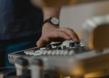 A Physician’s Guide to Understanding Belly Button Bleeding: From Common Infections to Complex Conditions