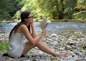 The Girl Who Walked Away: Deconstructing the Gilded Cage of The Hills and Lauren Conrad’s Great Escape