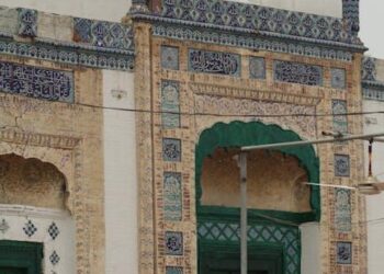 The Case of the Missing Pronouns: An Investigation into the Silent Deprecation of an Instagram Feature