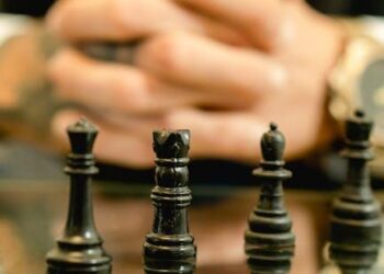 The Death of a King, The Vision of a King: A Narrative-Theological Analysis of Isaiah 6