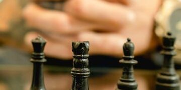 The Death of a King, The Vision of a King: A Narrative-Theological Analysis of Isaiah 6