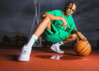 Why Kareem Abdul-Jabbar Wore Goggles: A Deep Dive into Necessity and Legacy